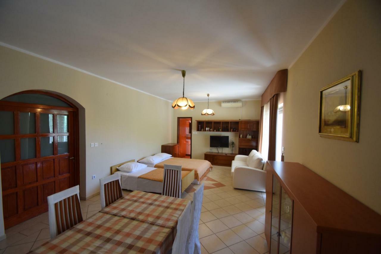 Apartments Nina สตารีกราด-ปาเคลนีซา ภายนอก รูปภาพ