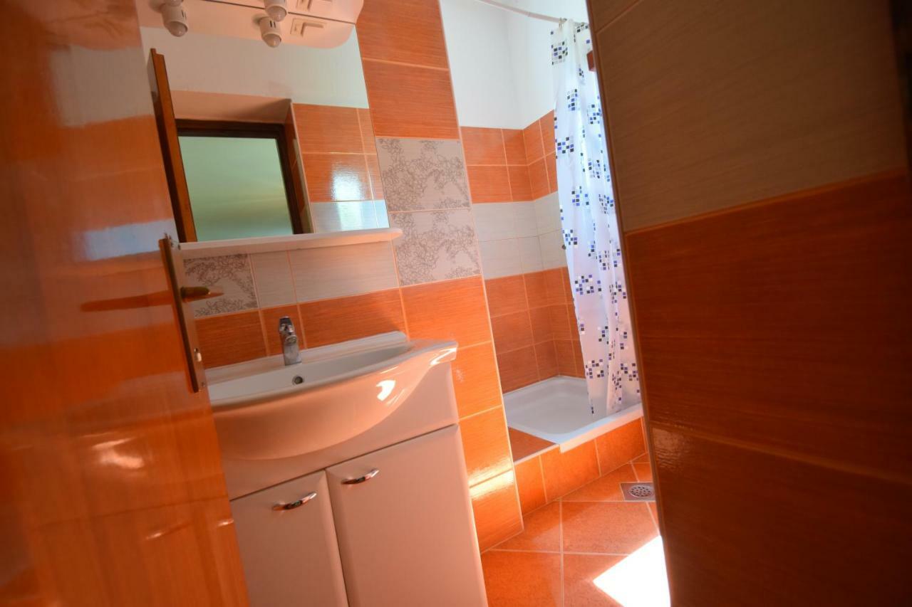Apartments Nina สตารีกราด-ปาเคลนีซา ภายนอก รูปภาพ