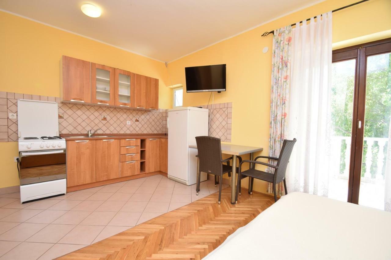 Apartments Nina สตารีกราด-ปาเคลนีซา ภายนอก รูปภาพ