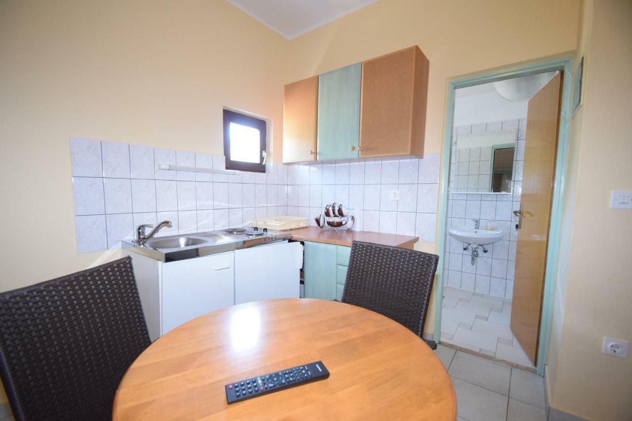 Apartments Nina สตารีกราด-ปาเคลนีซา ภายนอก รูปภาพ
