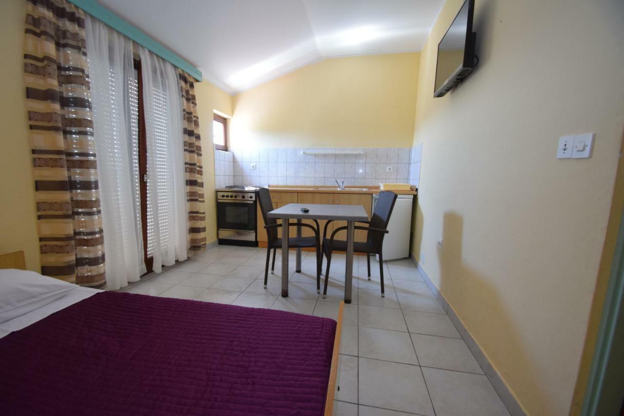 Apartments Nina สตารีกราด-ปาเคลนีซา ภายนอก รูปภาพ
