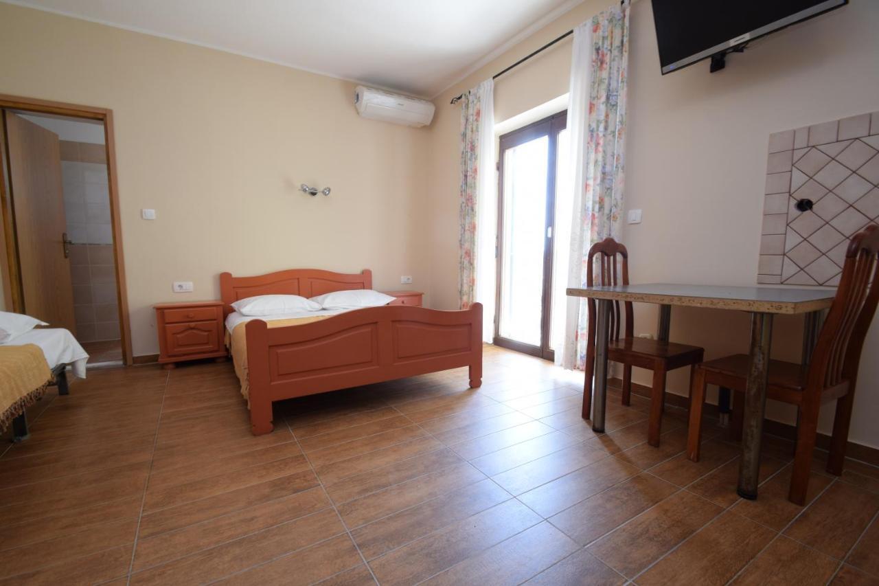 Apartments Nina สตารีกราด-ปาเคลนีซา ภายนอก รูปภาพ