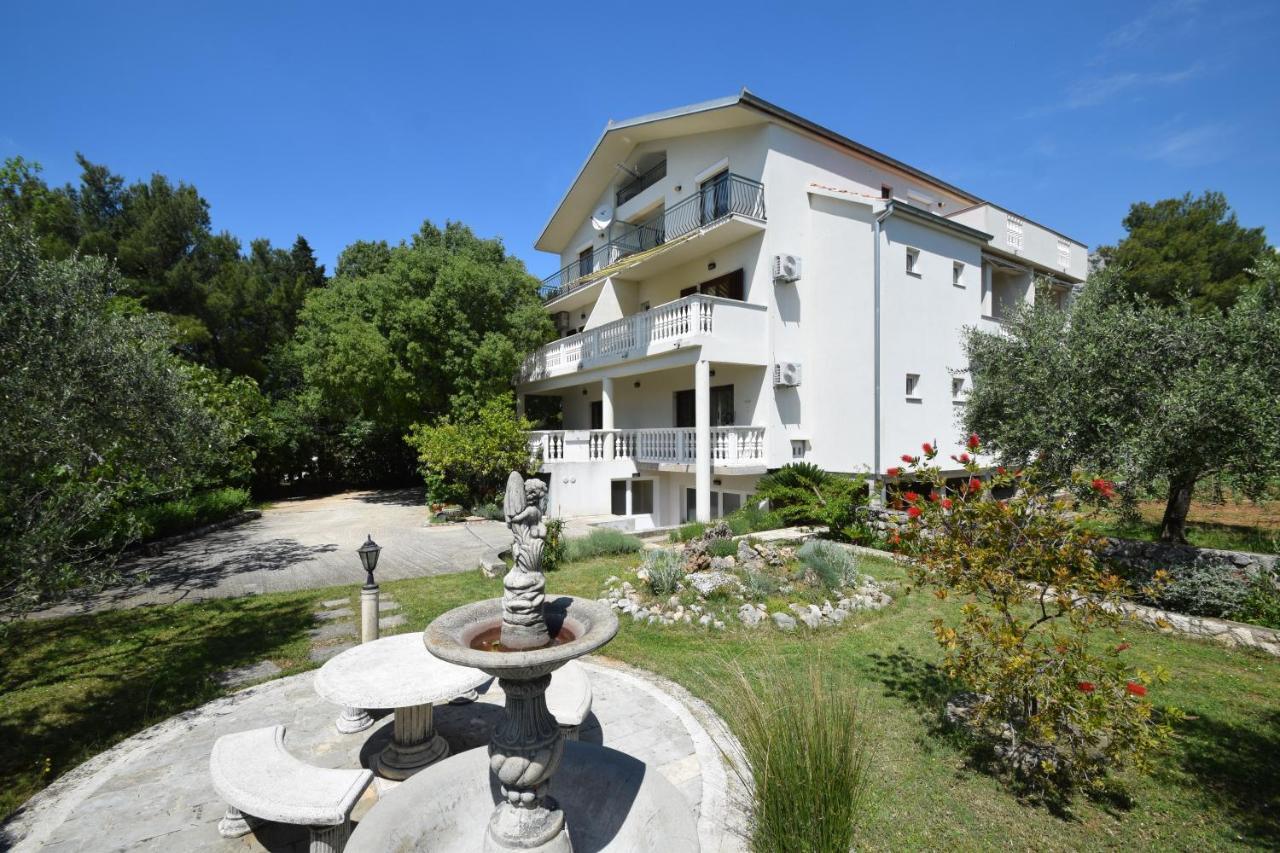 Apartments Nina สตารีกราด-ปาเคลนีซา ภายนอก รูปภาพ