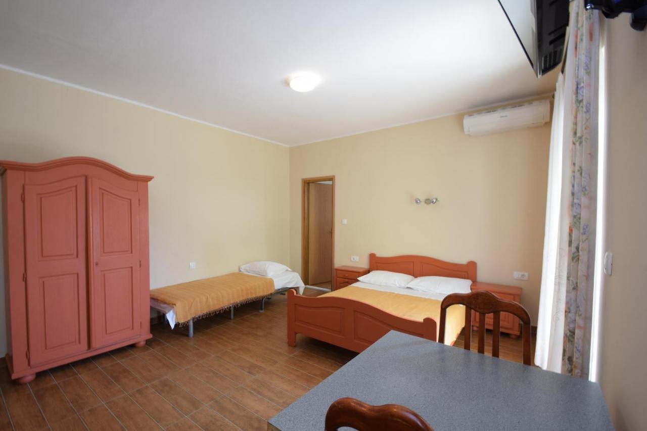 Apartments Nina สตารีกราด-ปาเคลนีซา ภายนอก รูปภาพ