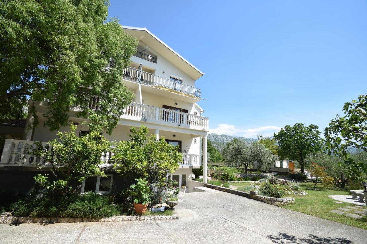 Apartments Nina สตารีกราด-ปาเคลนีซา ภายนอก รูปภาพ